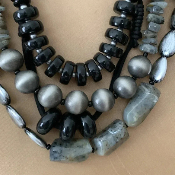 Multistrand bead necklace - Picture 2 of 6